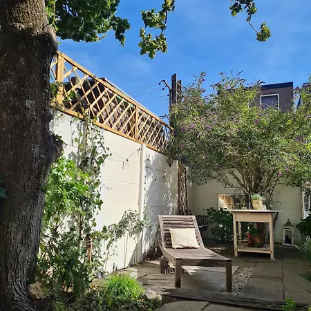 Spacious Eclectic Near Sea & Amsterdam Lejlighed IJmuiden