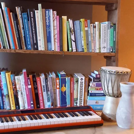 Spacious Eclectic Near Sea & Amsterdam איימאודן